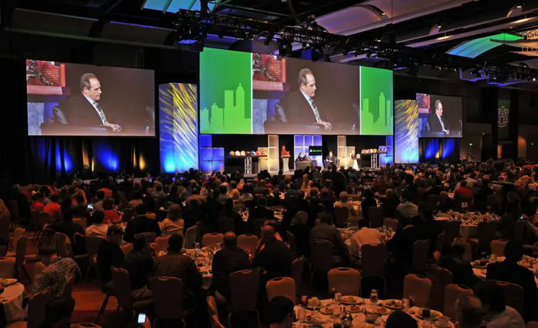 How to make sure you have the right screen size for your conference room (calculations)